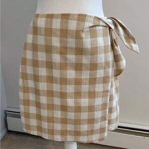 Gilli plaid Checkered Tan and White Wrap Skirt size medium